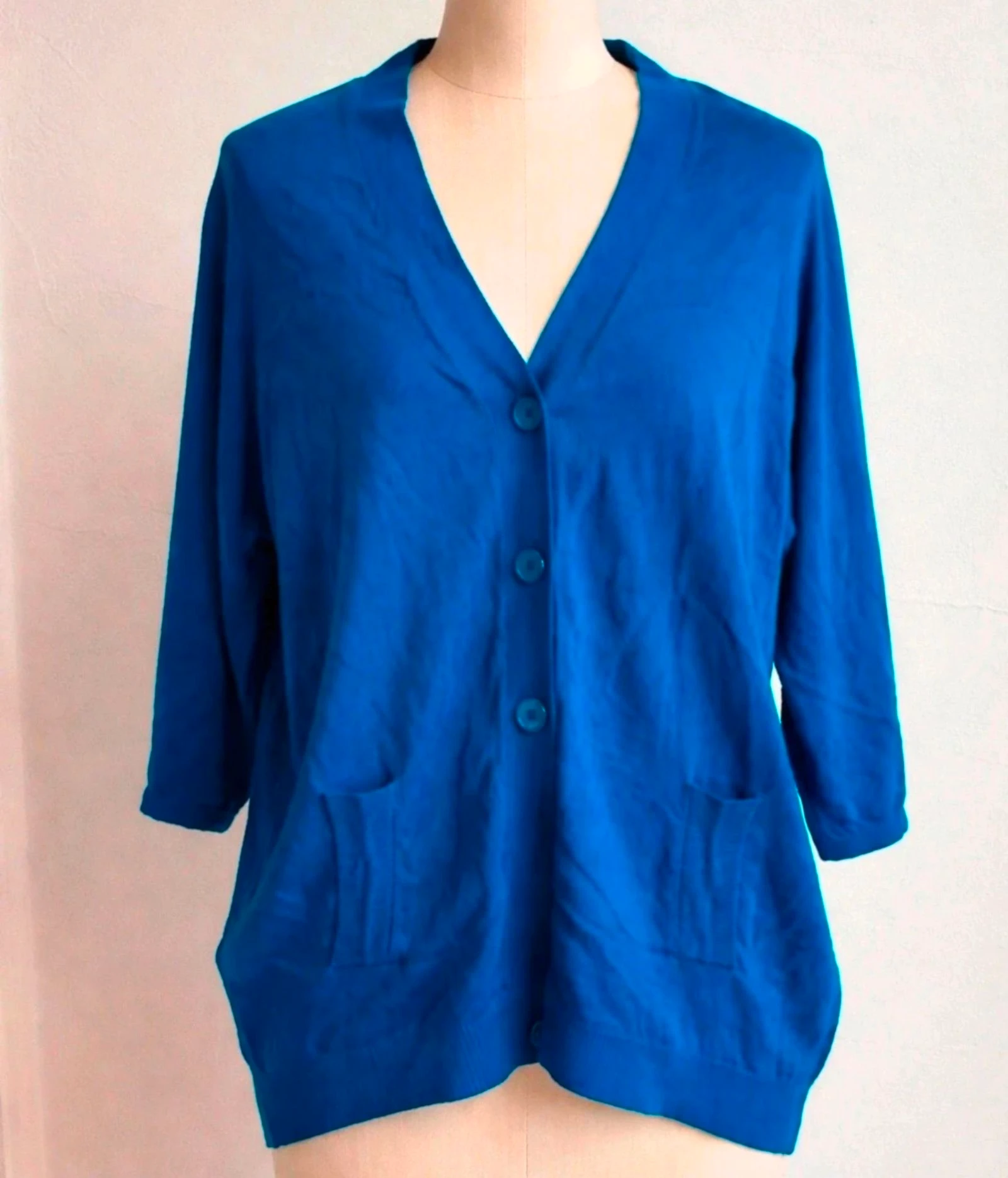 Vends joli gilet Punt Roma coloris bleu intense, taille 42.